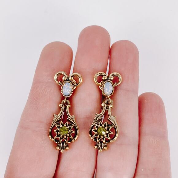 VTG Signed Coventry 1950s Earrings Faux Opal Green Rhinestone Gold Tone Clip On - Picture 2 of 9